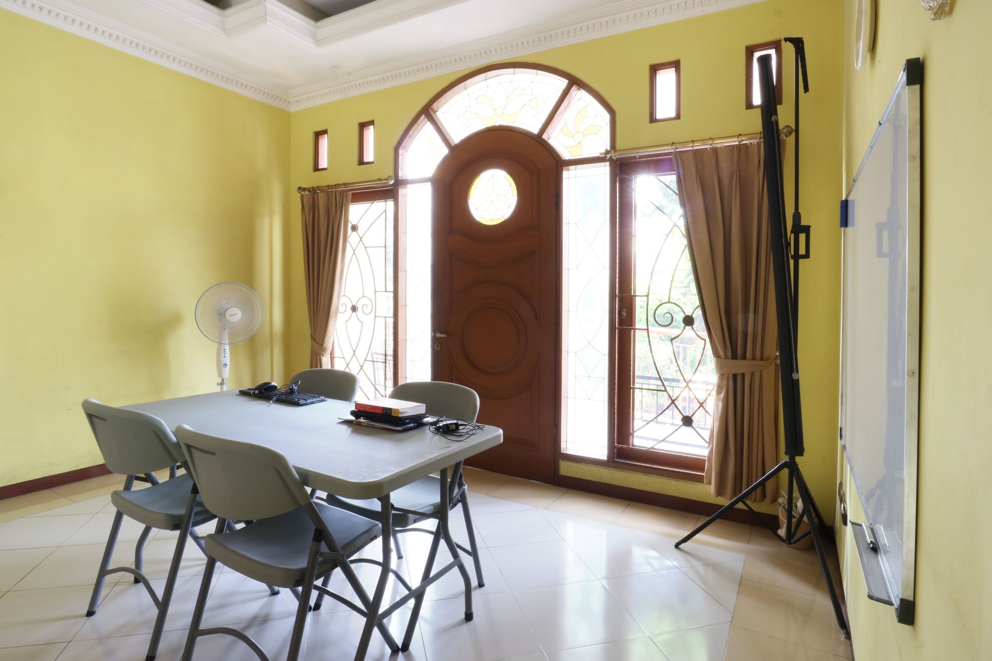 Maharani Guesthouse Tebet Syariah Jakarta Kültér fotó